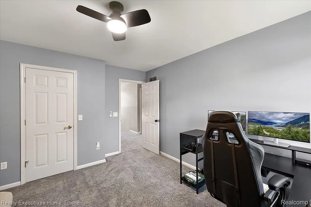 899 Hathaway Dr Drive Auburn Hills City, MI 48326