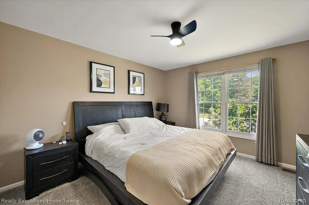 899 Hathaway Dr Drive Auburn Hills City, MI 48326