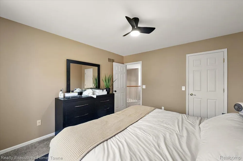899 Hathaway Dr Drive Auburn Hills City, MI 48326