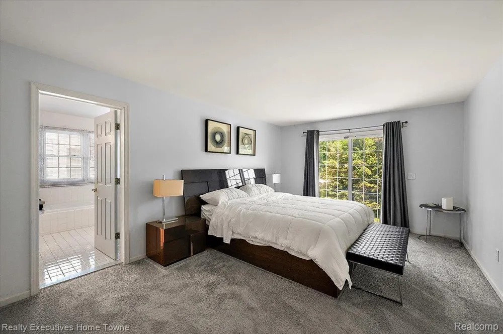 899 Hathaway Dr Drive Auburn Hills City, MI 48326