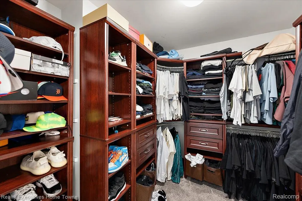 899 Hathaway Dr Drive Auburn Hills City, MI 48326
