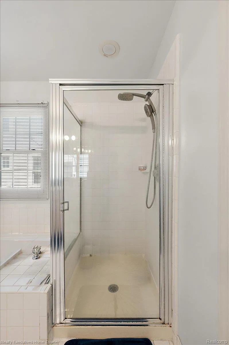 899 Hathaway Dr Drive Auburn Hills City, MI 48326