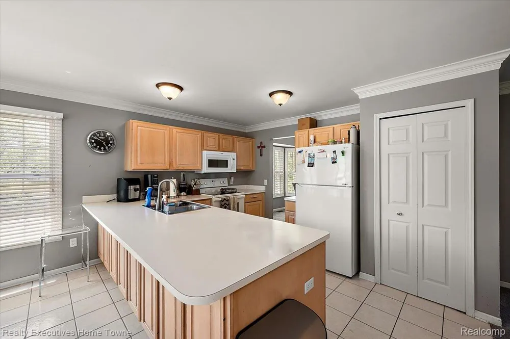 899 Hathaway Dr Drive Auburn Hills City, MI 48326