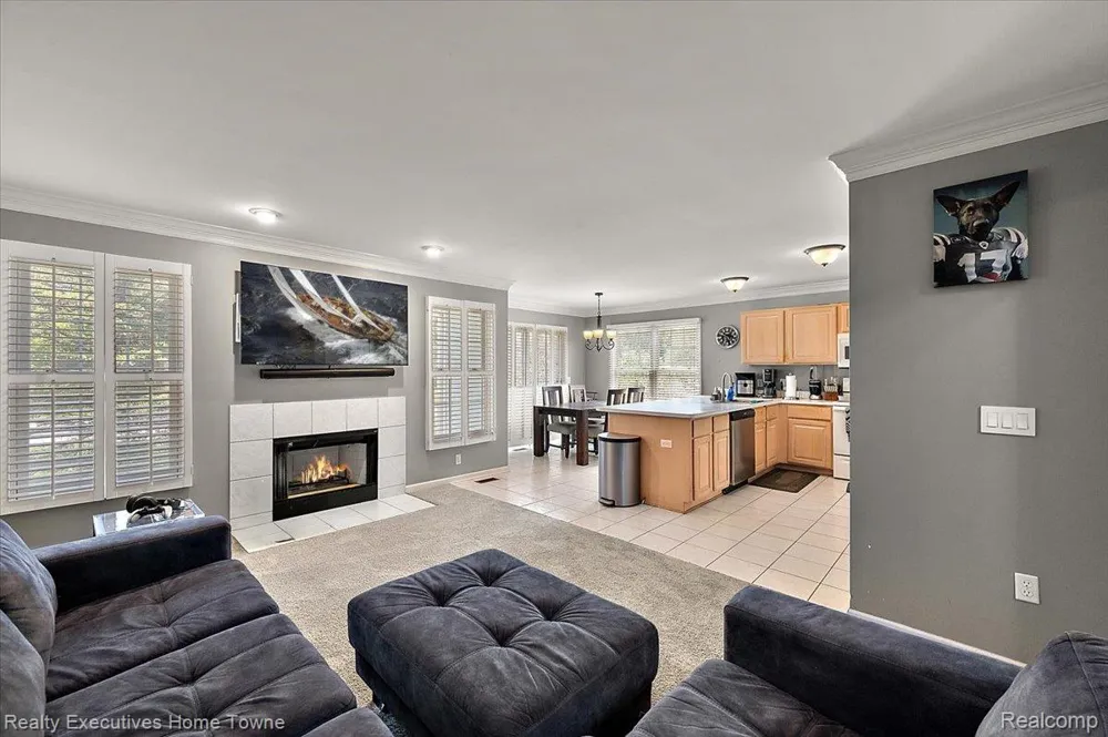 899 Hathaway Dr Drive Auburn Hills City, MI 48326