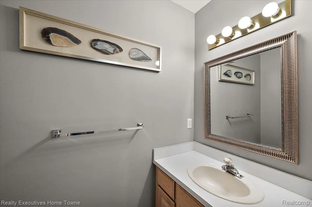 899 Hathaway Dr Drive Auburn Hills City, MI 48326