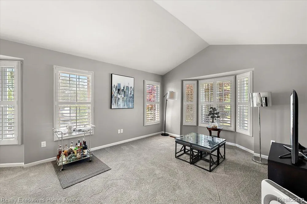 899 Hathaway Dr Drive Auburn Hills City, MI 48326