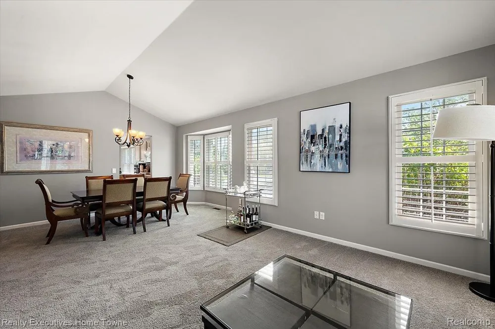 899 Hathaway Dr Drive Auburn Hills City, MI 48326