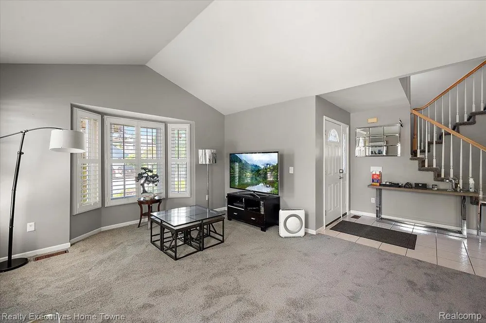 899 Hathaway Dr Drive Auburn Hills City, MI 48326