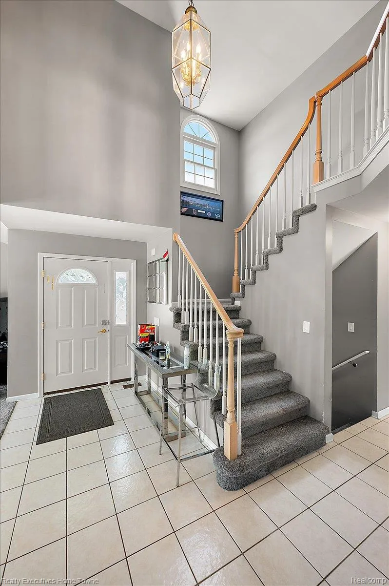 899 Hathaway Dr Drive Auburn Hills City, MI 48326