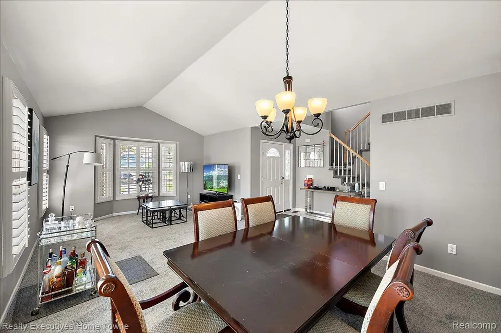 899 Hathaway Dr Drive Auburn Hills City, MI 48326