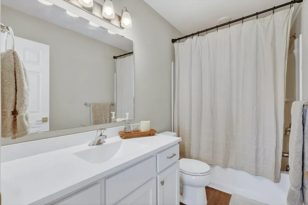 4628 Glen Haven Drive SE Kentwood City, MI 49512