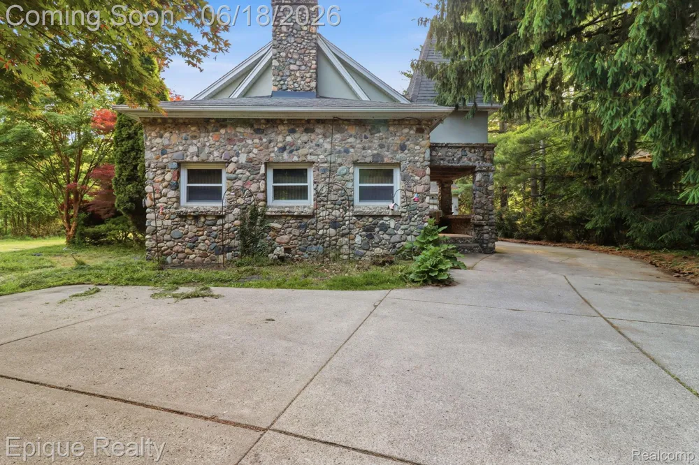 21085 Metroview Road Farmington Hills City, MI 48335
