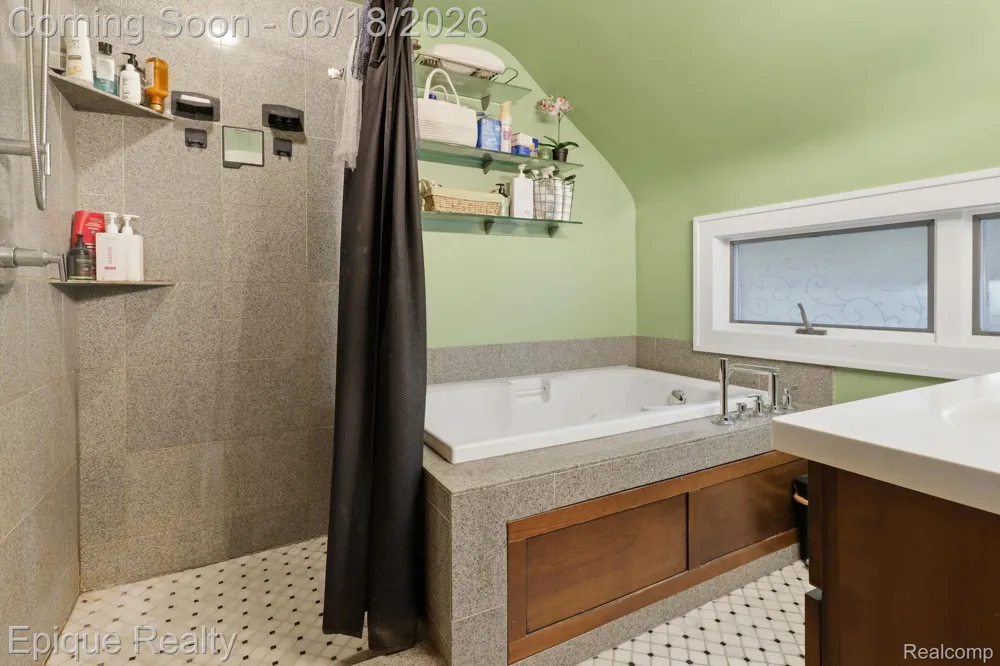 21085 Metroview Road Farmington Hills City, MI 48335
