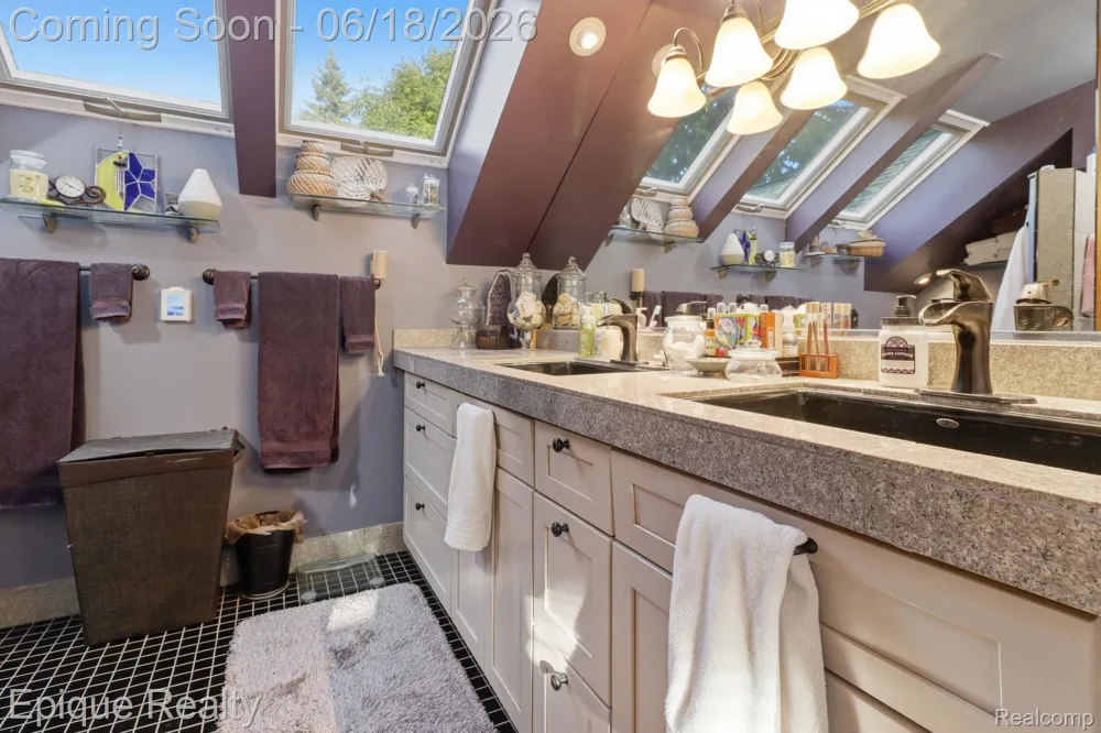 21085 Metroview Road Farmington Hills City, MI 48335