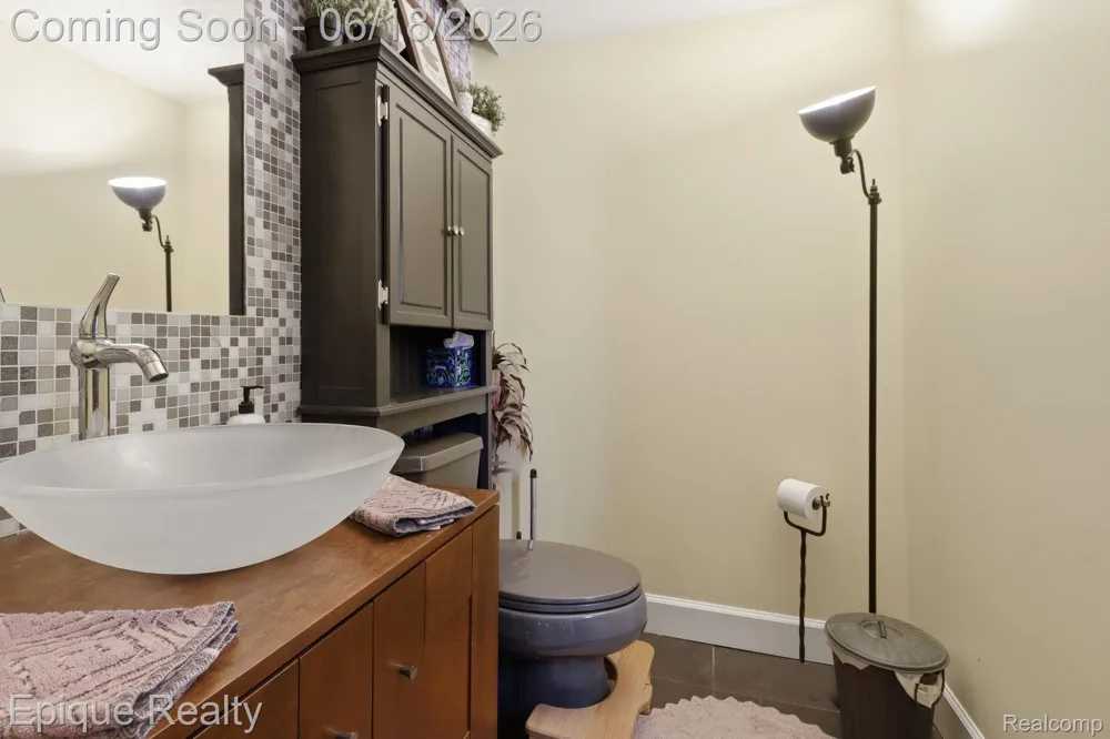 21085 Metroview Road Farmington Hills City, MI 48335