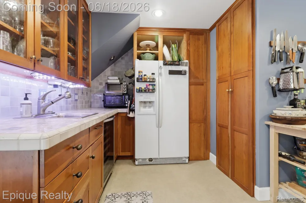 21085 Metroview Road Farmington Hills City, MI 48335