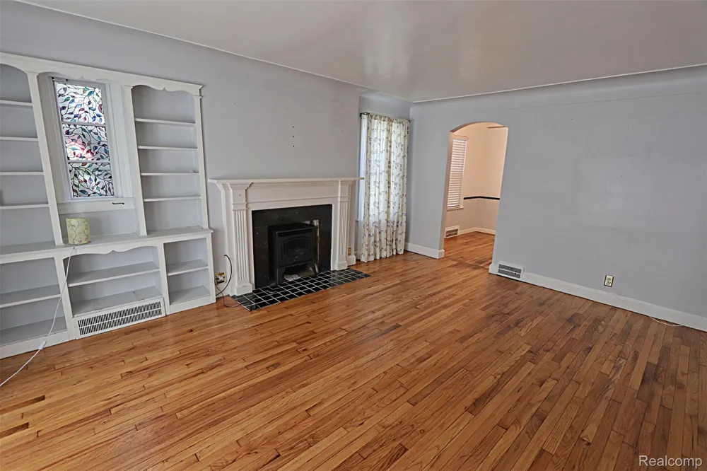 19336 Centralia Redford Charter Township, MI 48240