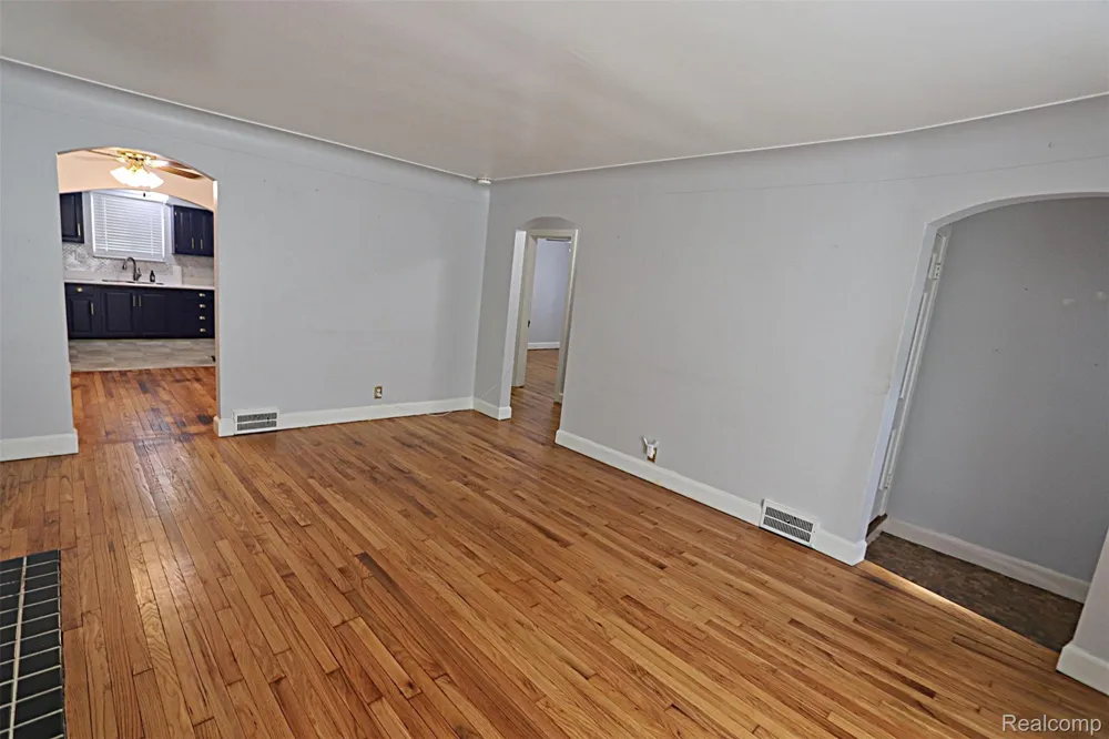 19336 Centralia Redford Charter Township, MI 48240