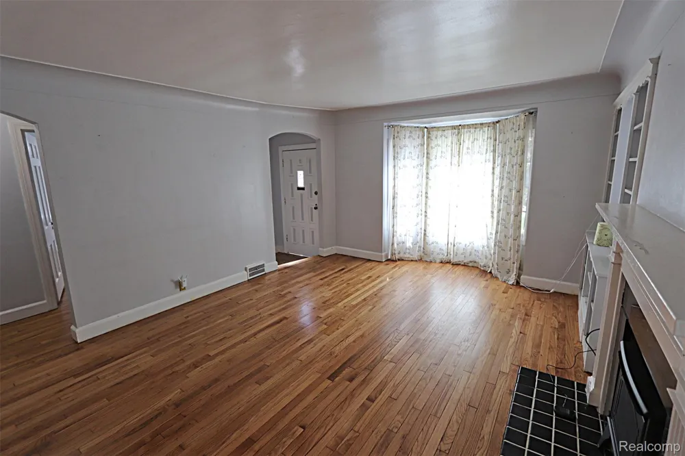 19336 Centralia Redford Charter Township, MI 48240