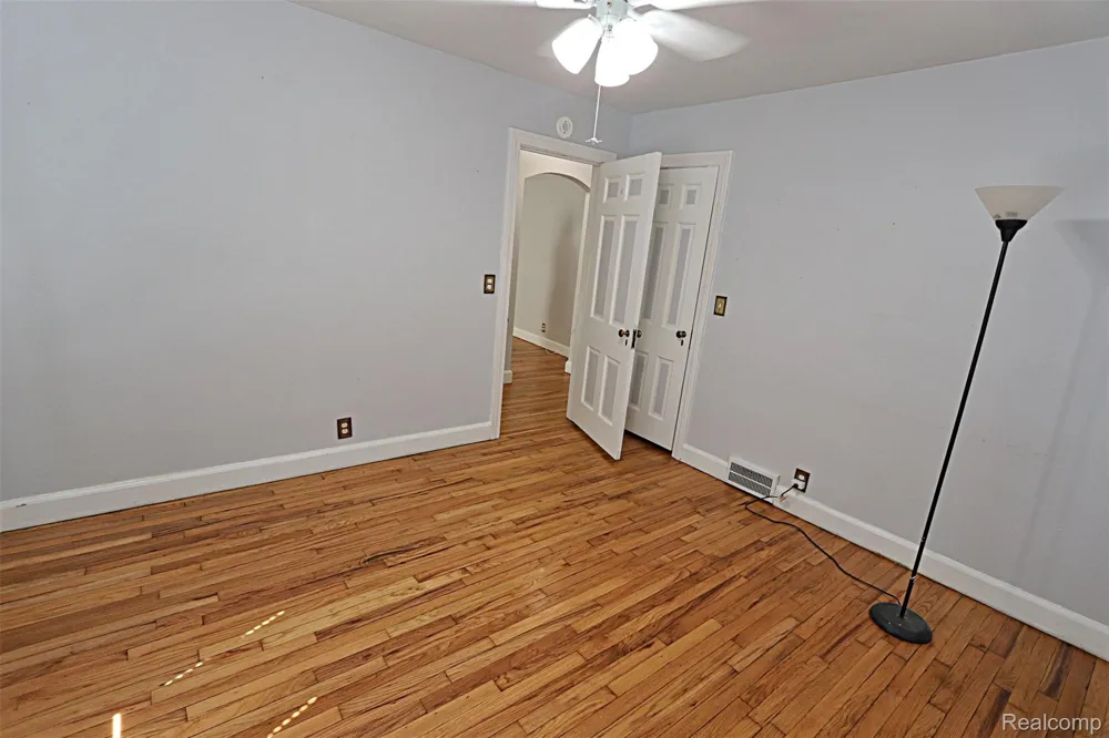 19336 Centralia Redford Charter Township, MI 48240