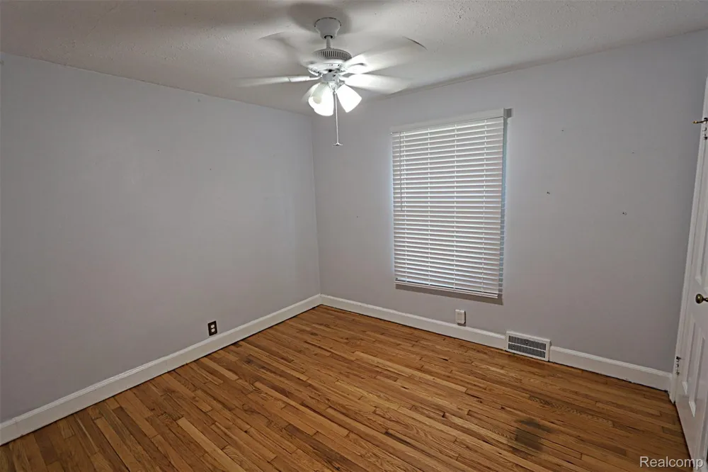 19336 Centralia Redford Charter Township, MI 48240
