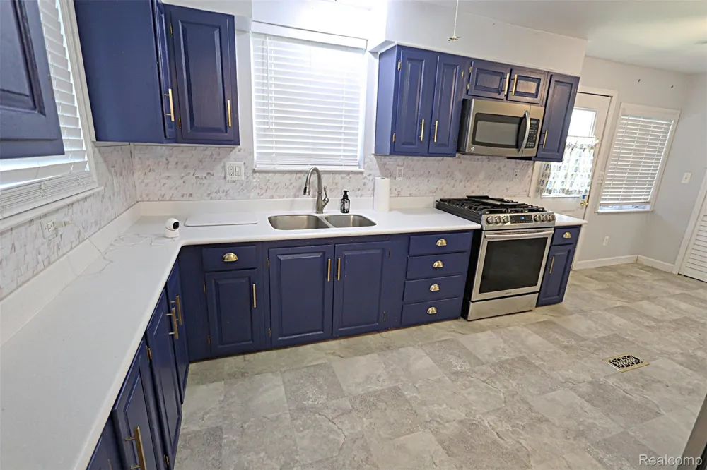 19336 Centralia Redford Charter Township, MI 48240
