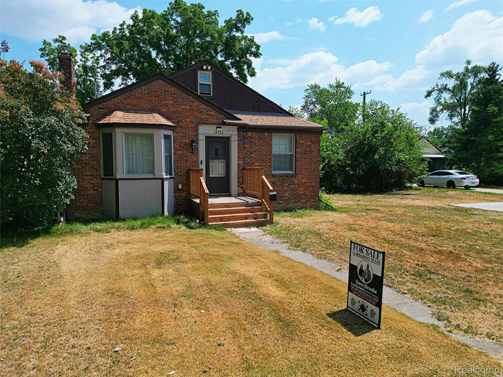 19336 Centralia Redford Charter Township, MI 48240