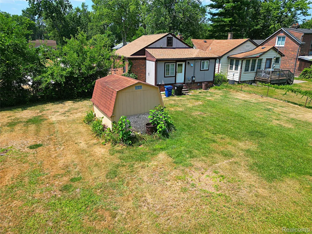 19336 Centralia Redford Charter Township, MI 48240