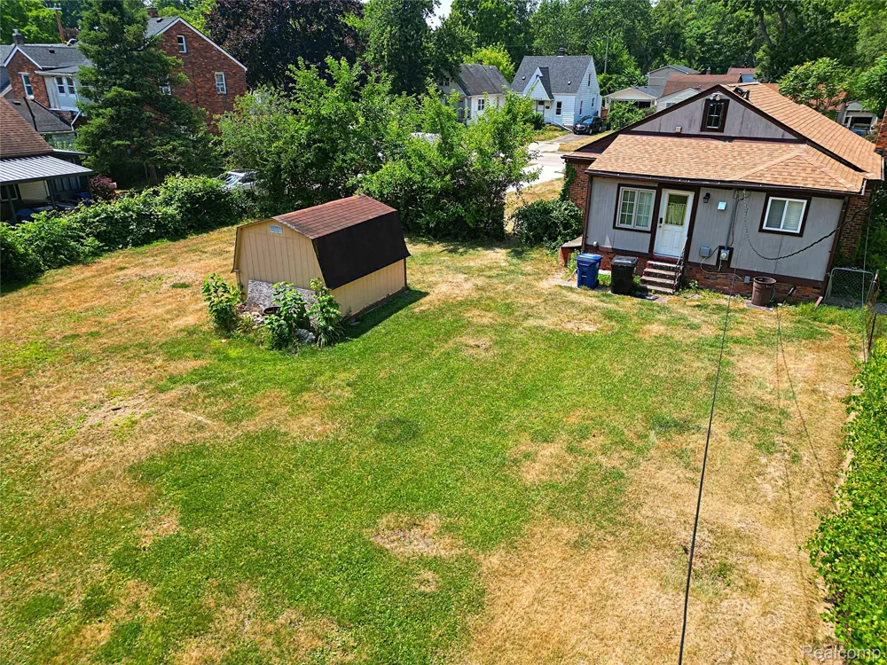 19336 Centralia Redford Charter Township, MI 48240