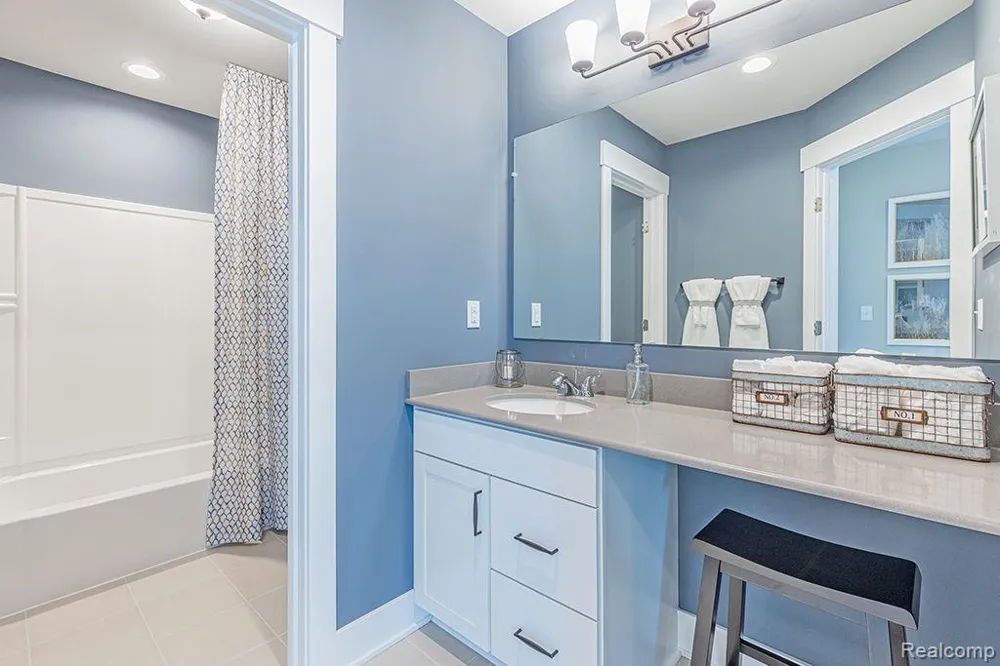 4407 EDISON BOULEVARD Fenton City, MI 48451