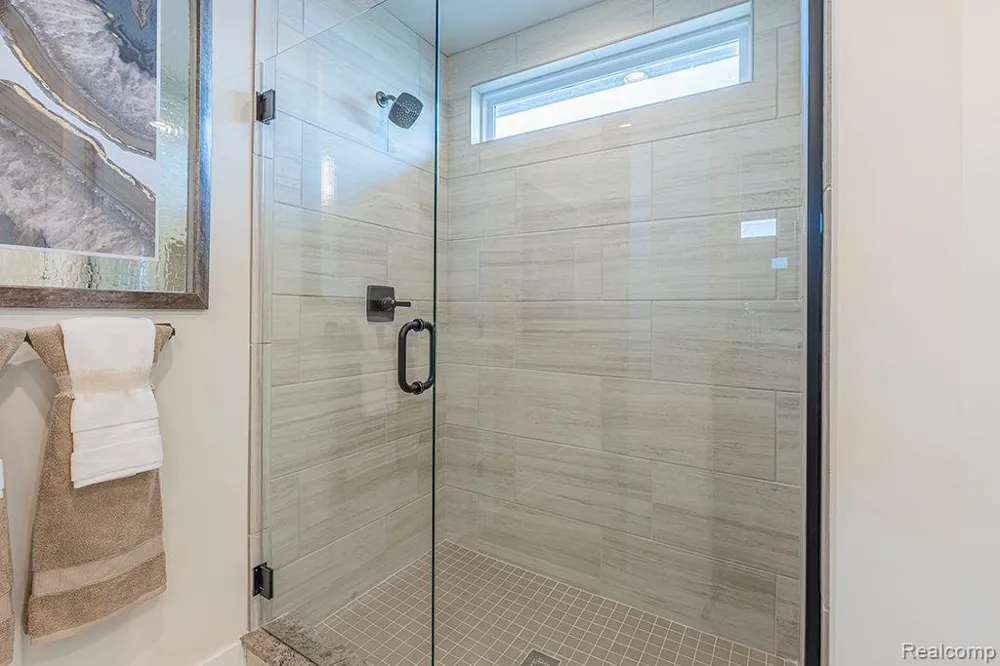 4407 EDISON BOULEVARD Fenton City, MI 48451