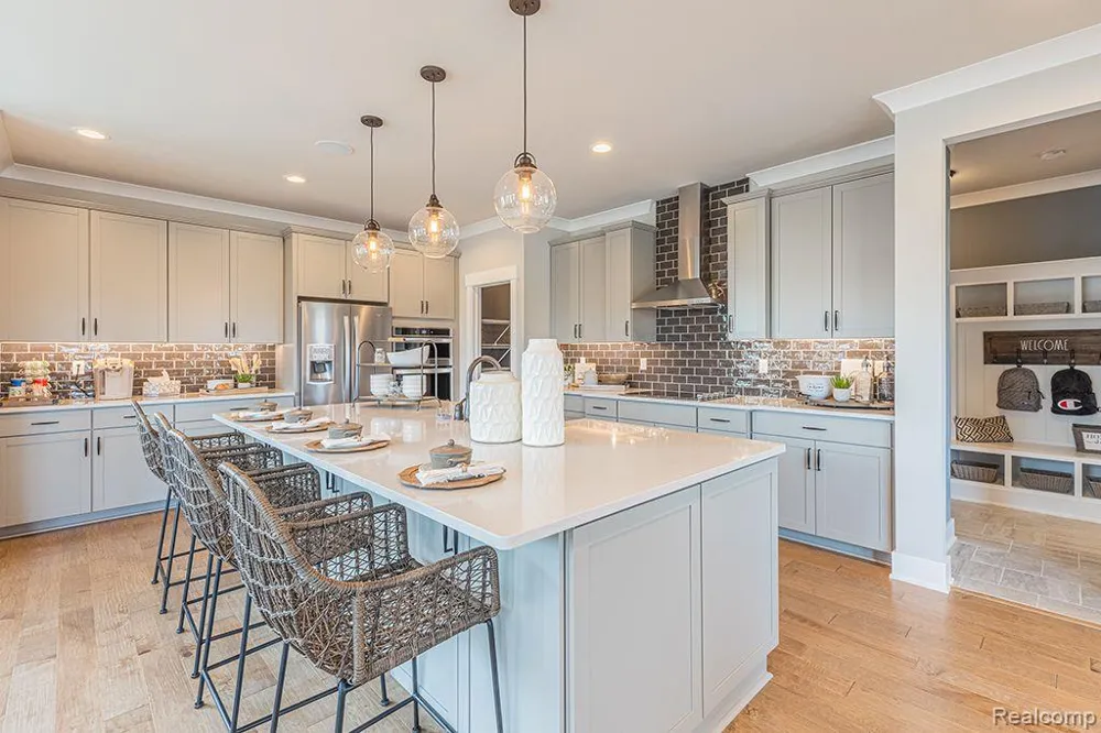 4407 EDISON BOULEVARD Fenton City, MI 48451