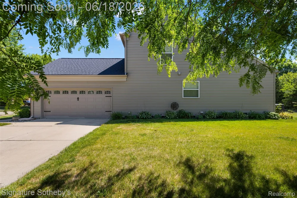 997 River Rock Drive Holly Township, MI 48442
