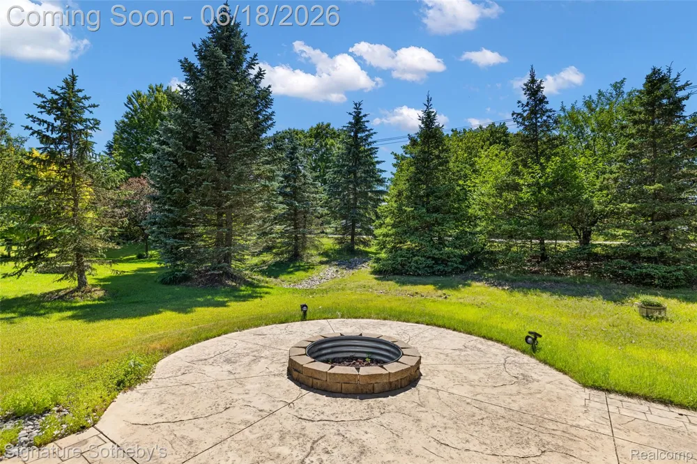 997 River Rock Drive Holly Township, MI 48442