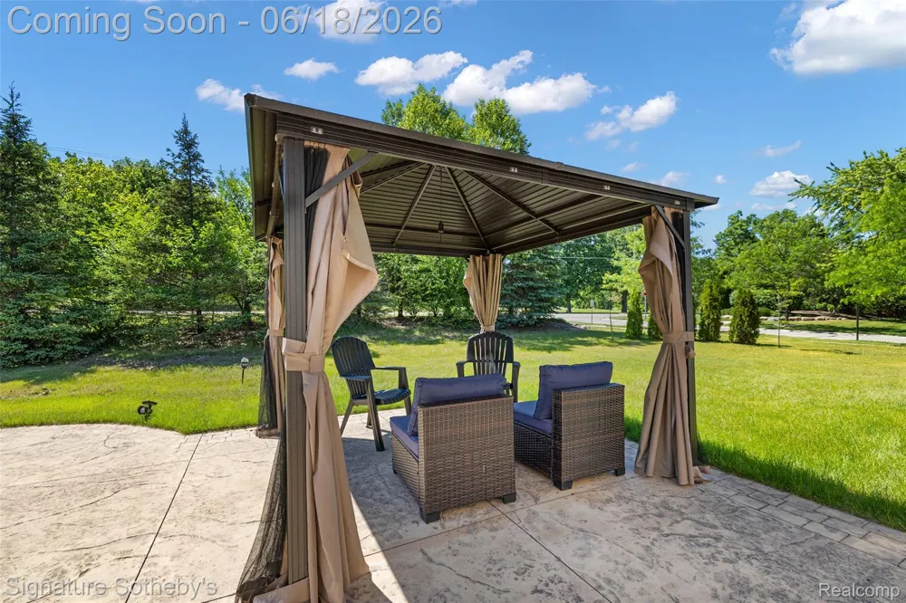 997 River Rock Drive Holly Township, MI 48442