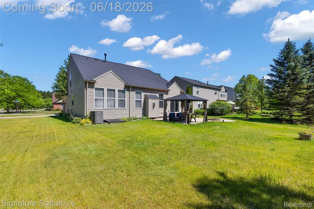 997 River Rock Drive Holly Township, MI 48442