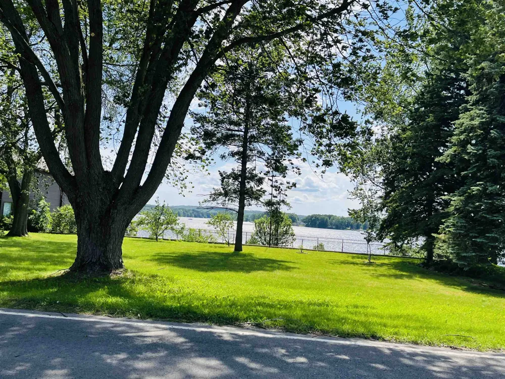 1084 Clubhouse Drive Broomfield Township, MI 48893