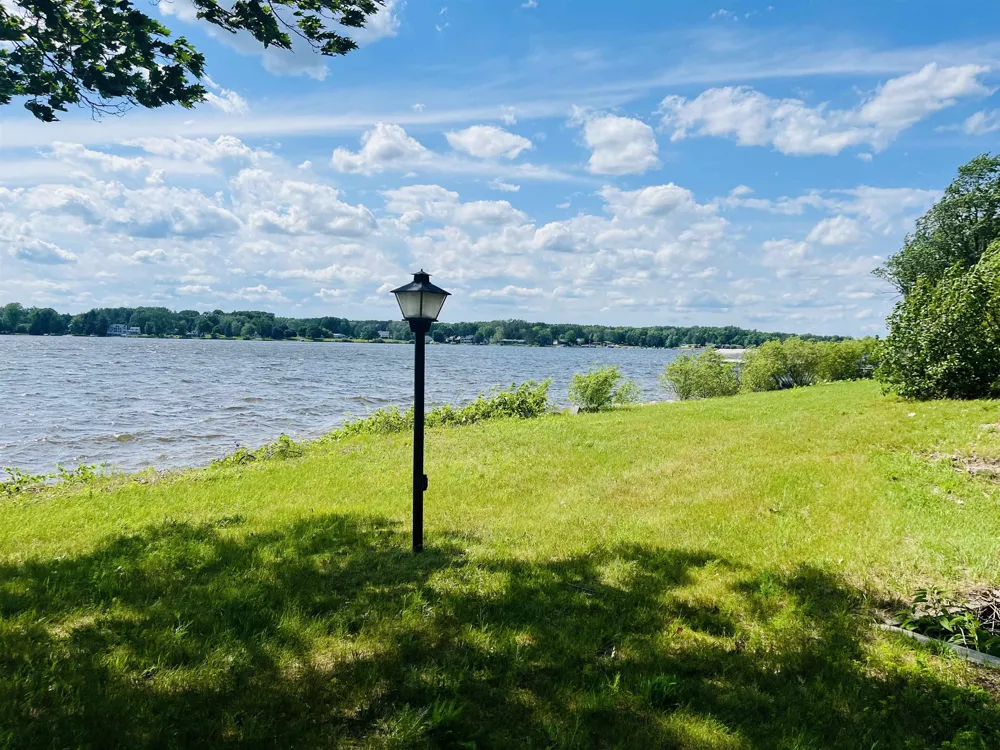 1084 Clubhouse Drive Broomfield Township, MI 48893