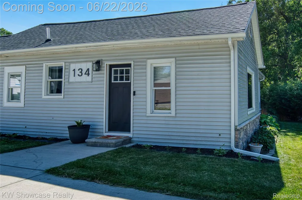 134 2nd Street Lapeer City, MI 48455