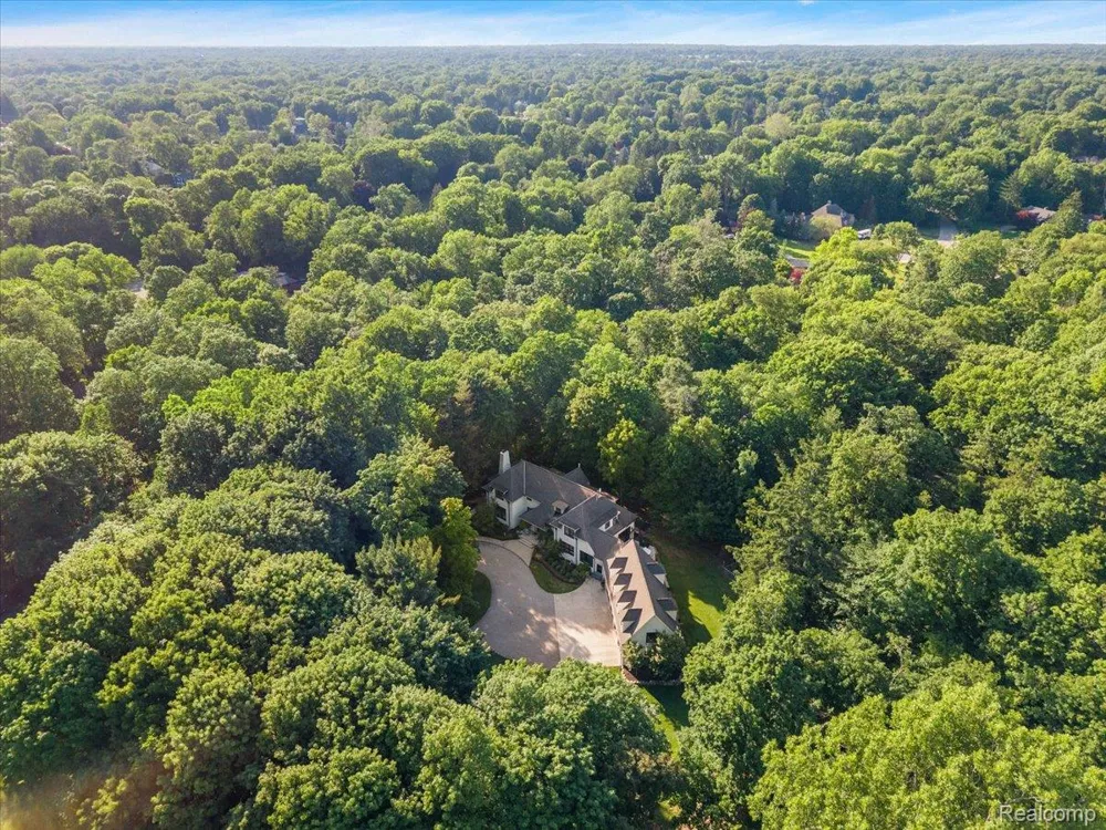 31505 Kennoway Court Beverly Hills Village, MI 48025