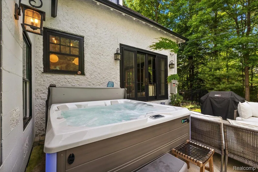 31505 Kennoway Court Beverly Hills Village, MI 48025