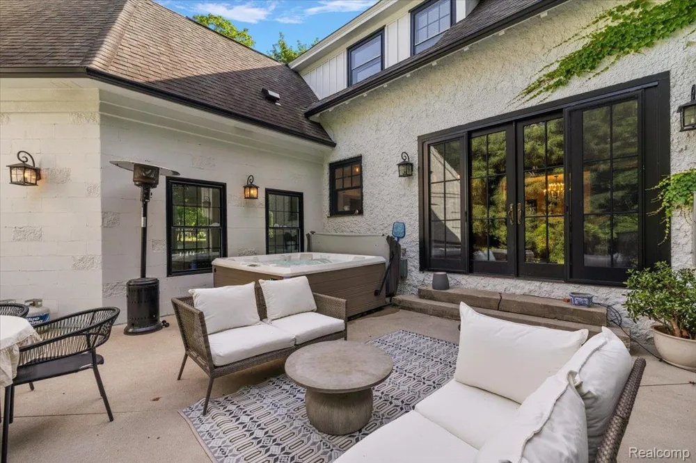 31505 Kennoway Court Beverly Hills Village, MI 48025