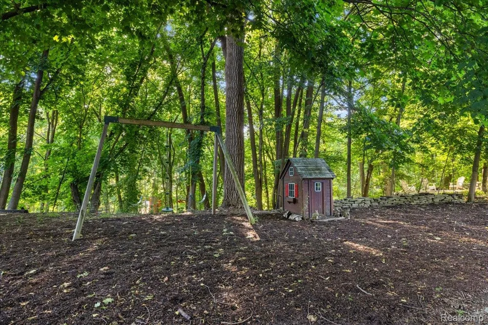 31505 Kennoway Court Beverly Hills Village, MI 48025