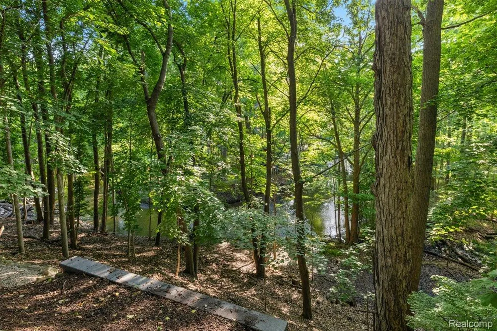 31505 Kennoway Court Beverly Hills Village, MI 48025