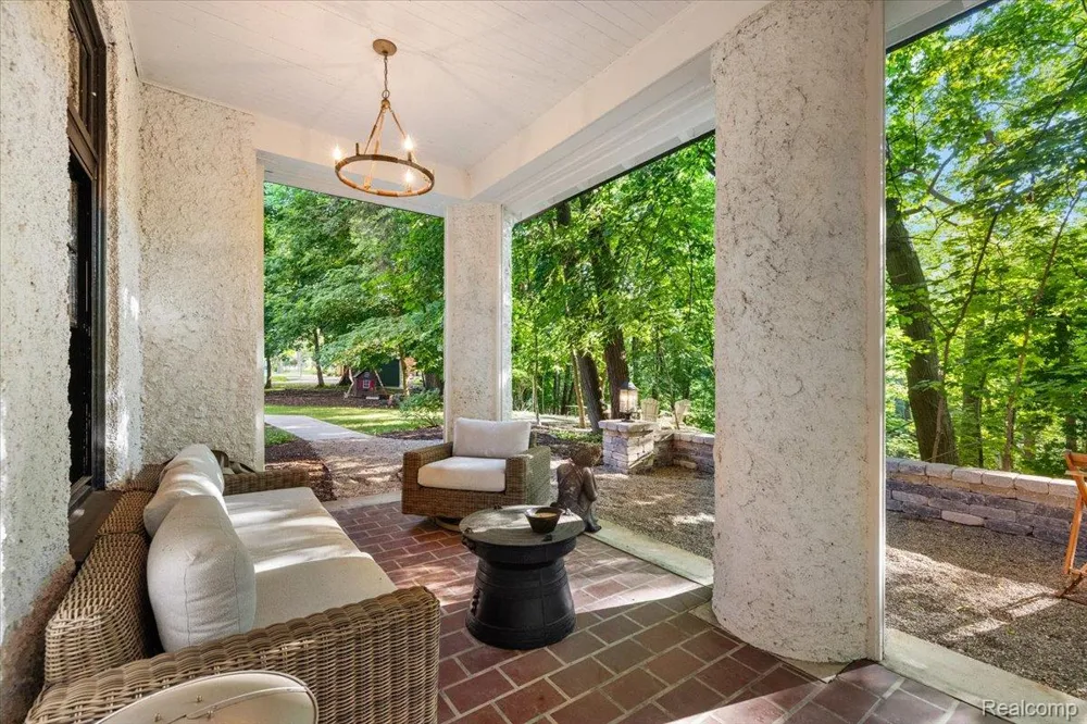 31505 Kennoway Court Beverly Hills Village, MI 48025