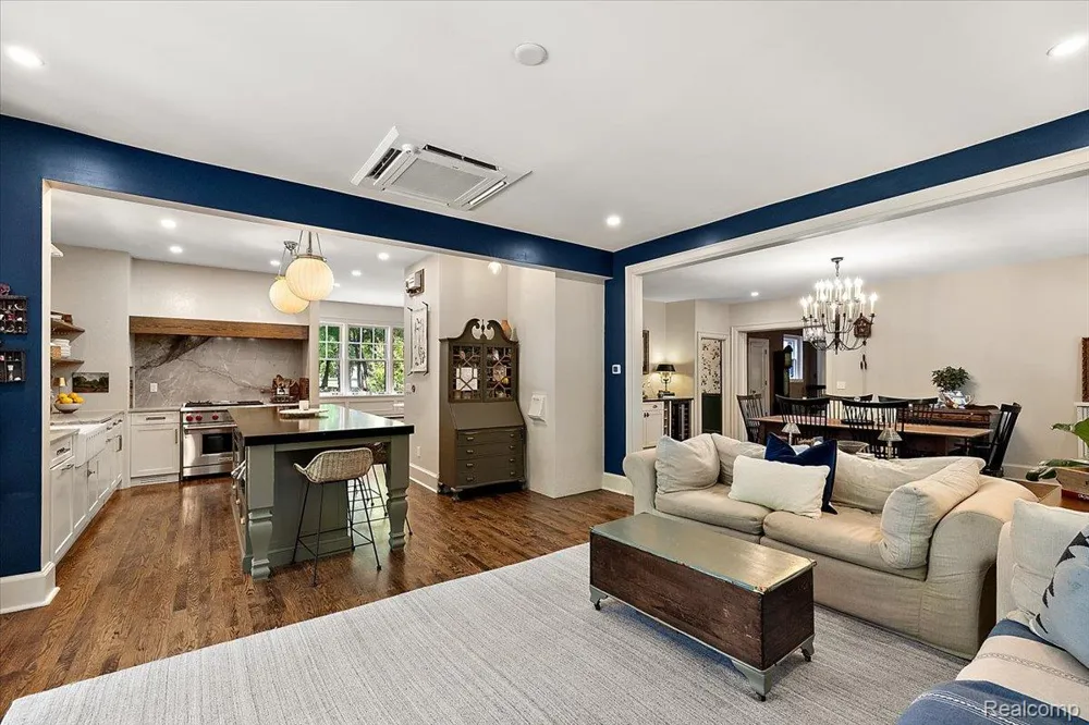 31505 Kennoway Court Beverly Hills Village, MI 48025