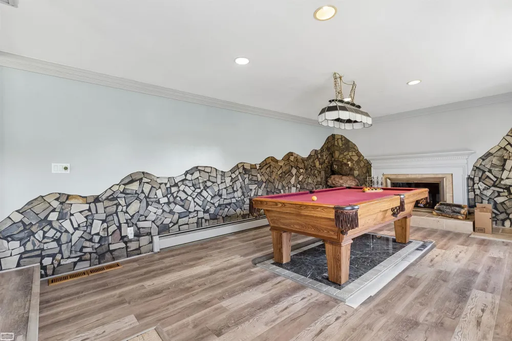 28697 South River Road Harrison Charter Township, MI 48045