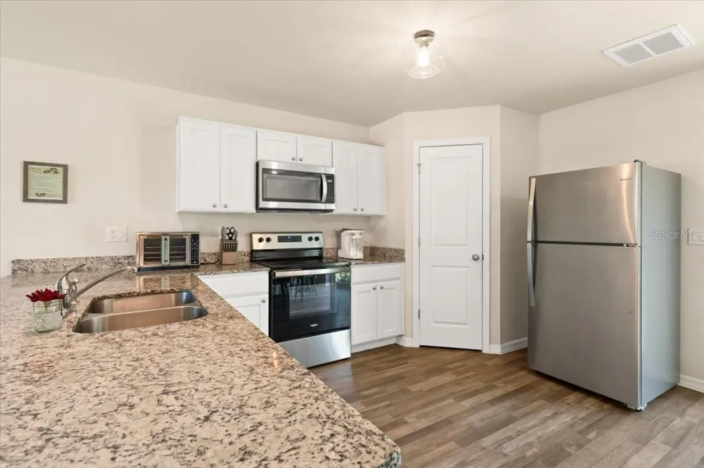 2737 E PRICE BOULEVARD North Port, FL 34288