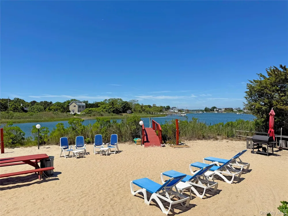 19 Cold Spring Court Southampton, NY 11968