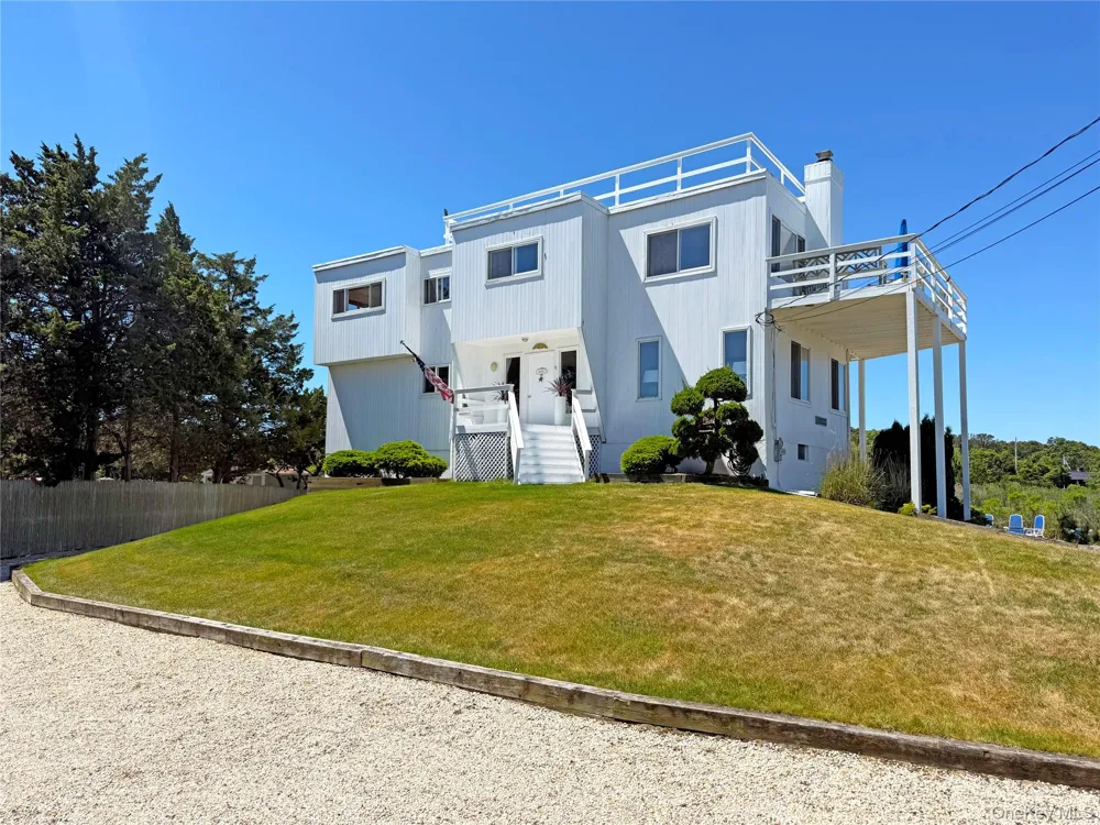 19 Cold Spring Court Southampton, NY 11968